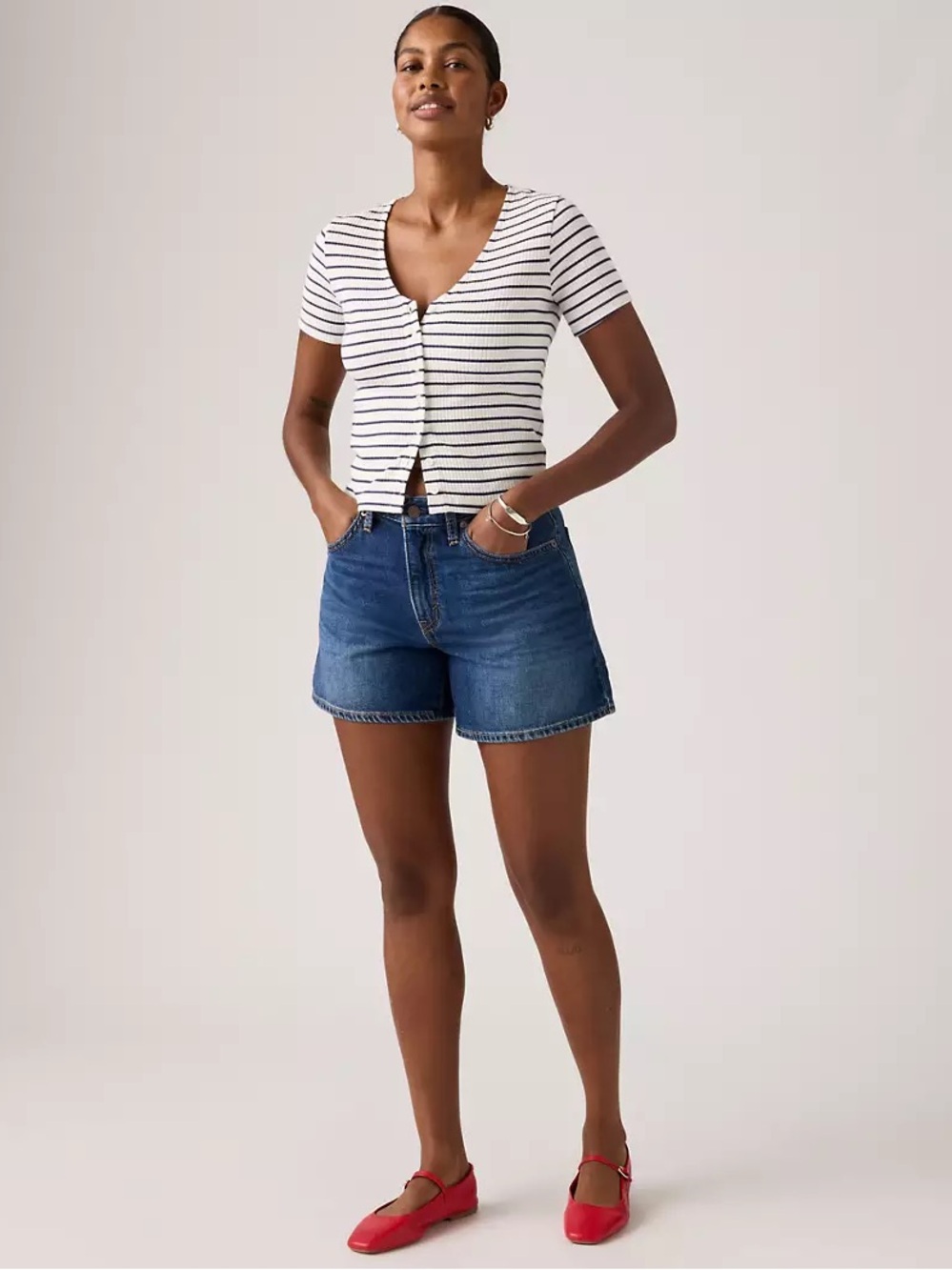 Levi's Medium wash Cinch Mid thigh denim shorts, jean, sz 25 , nwt